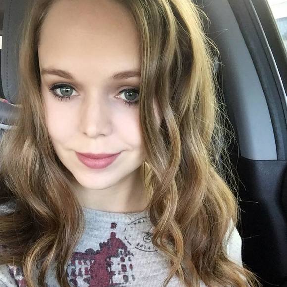 Meet your Posher, Julie - Picture 1 of 1